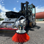 Connection-free forklift sweeper